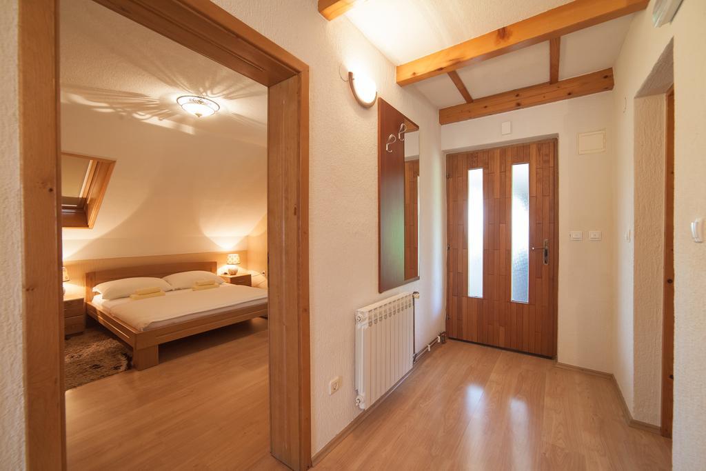 Apartmant & Room Bruna Drežnik Grad Exterior foto