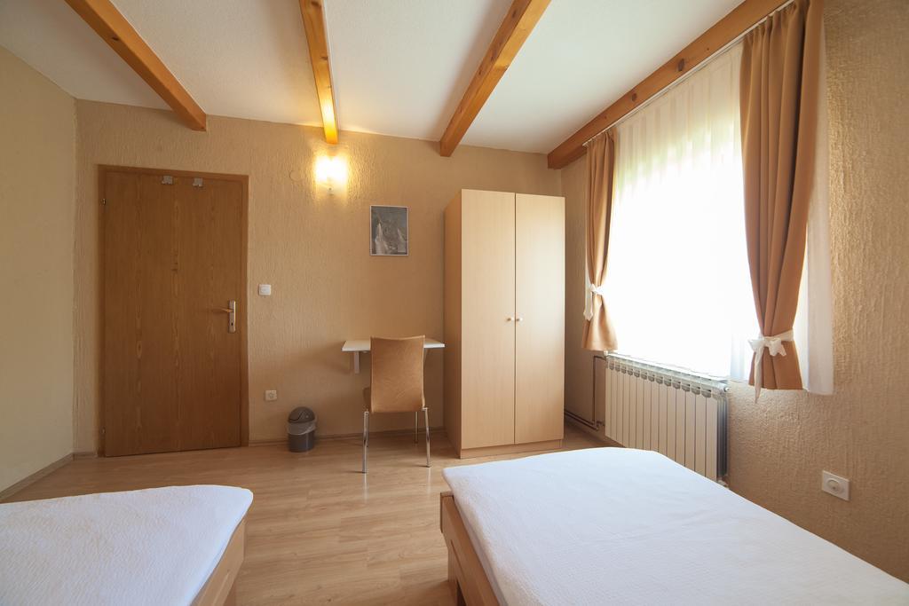 Apartmant & Room Bruna Drežnik Grad Exterior foto